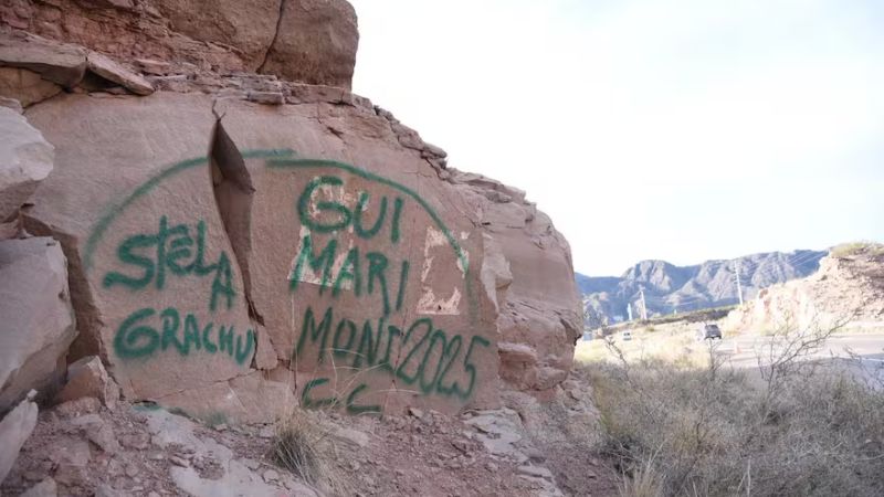 Se conoció que la sanción económica para los que pintaron las piedras en Mendoza