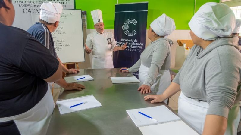 Trabajo impulsa nuevas capacitaciones junto al Sindicato de Pasteleros