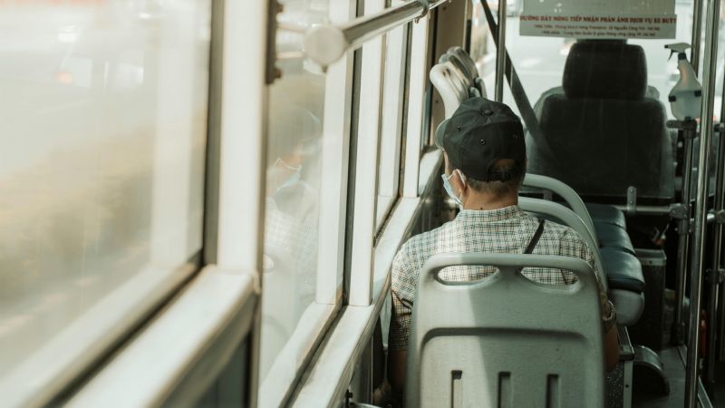 Choferes de Sierras de Ambato cortan la Ruta Nº 1 por sueldos adeudados