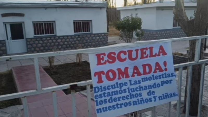 Padres toman la Escuela de La Puerta de San José