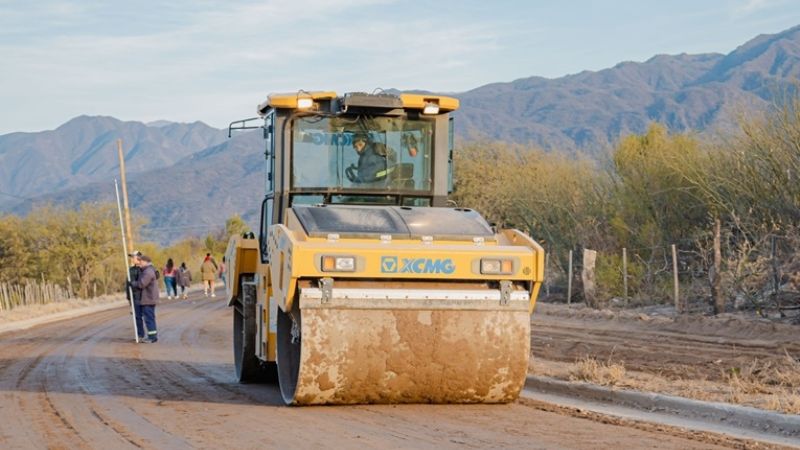 Avanzan trabajos de pavimentación y un nuevo SUM en Huillapima