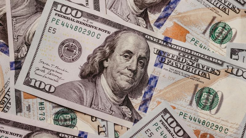 El dólar oficial cae por novena jornada consecutiva en la previa a licitación clave del Tesoro