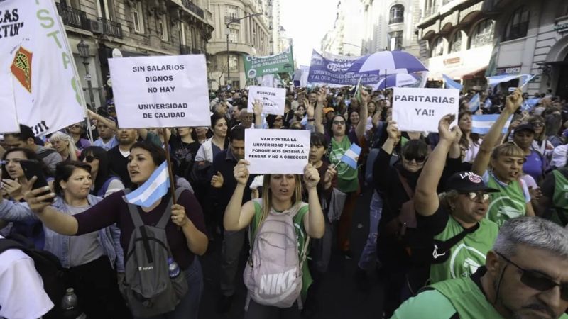 Nación anunció unilateralmente un aumento del 7,5% para docentes y no docentes