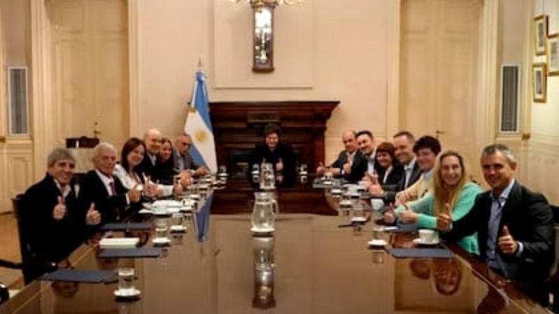Milei convocó a una reunión de Gabinete previo al cierre de listas y busca consolidar la gestión