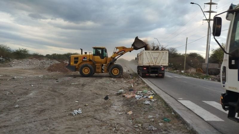 Amplio operativo de limpieza en la Costanera Este