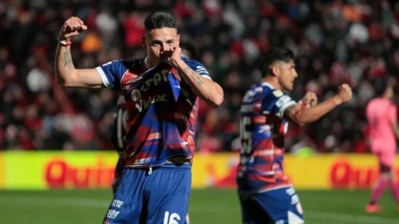 Unión goleó 4-0 a Instituto, en Córdoba