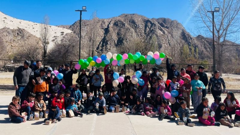 Personal policial de Tinogasta festejó el Día del Niño