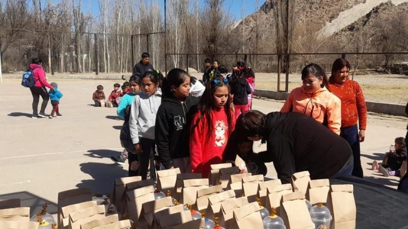 Personal policial de Tinogasta festejó el Día del Niño
