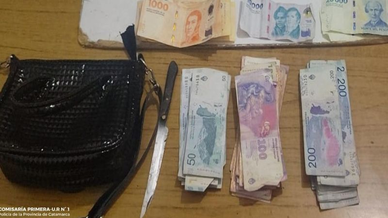 Aprehenden a una joven, recuperan dinero en efectivo e incautan un arma blanca