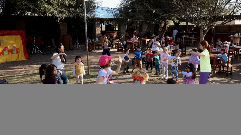 Los niños festejaron creando, cantando y jugando en los atractivos turísticos de la ciudad