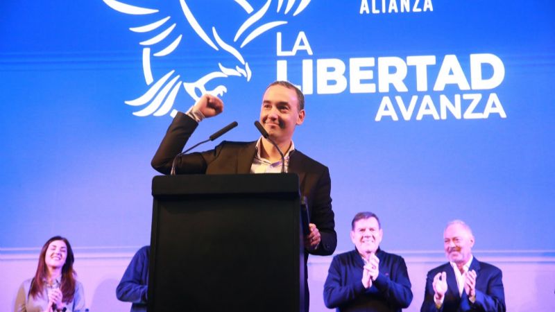 La Libertad Avanza mantiene ventaja en intención de voto y capitaliza el descontento con la oposición