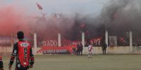 INFIERNO SAGRADO, con los colores rojo y negro tapando a la hinchada del 