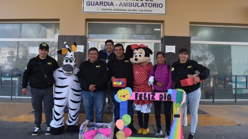 Policías visitaron el "Hospital de Niños Eva Perón"