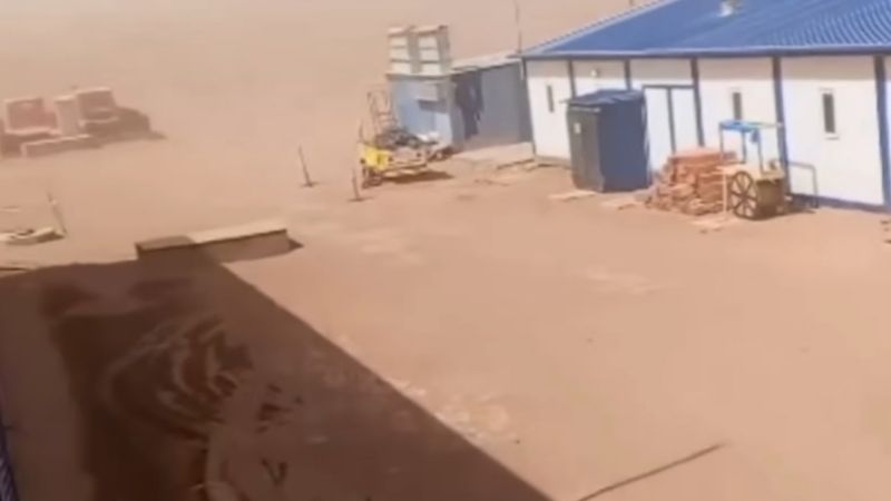 Ahora el viento azotó en el Salar del Hombre Muerto