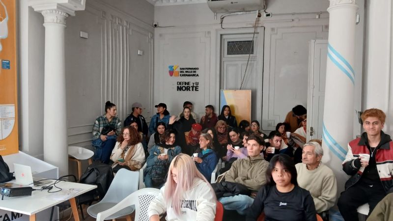 Gran respuesta del público al café científico en la Casa SFVC