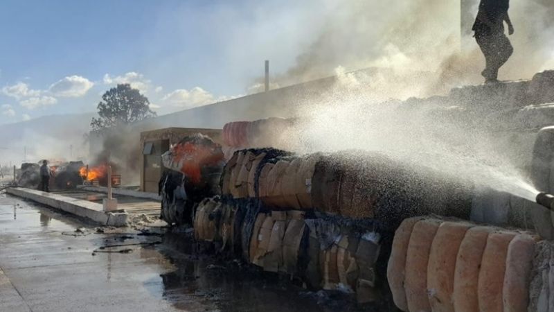 Voraz incendio en una fábrica
