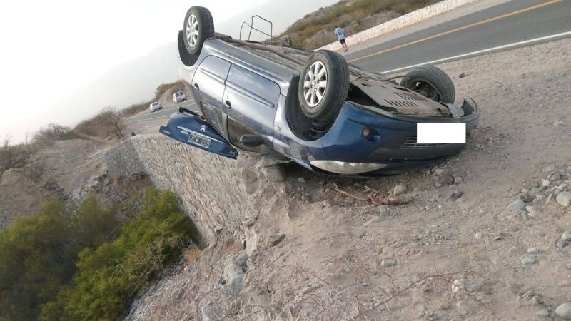 Volcó un auto en la ruta de los valles calchaquies