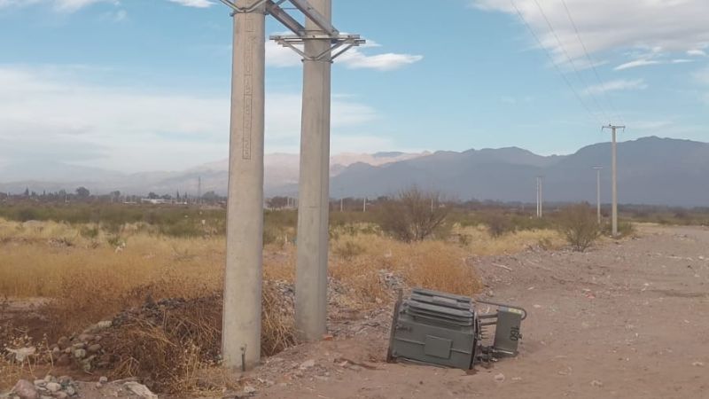 En audaz y peligrosa maniobra intentaron robar un transformador