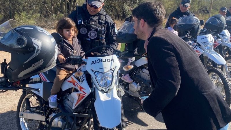 Policías participaron de los festejos por el aniversario de Nueva Coneta
