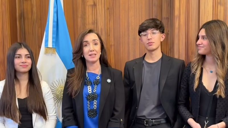 Jóvenes catamarqueños rumbo al Mundial del Agua fueron recibidos por Villarruel