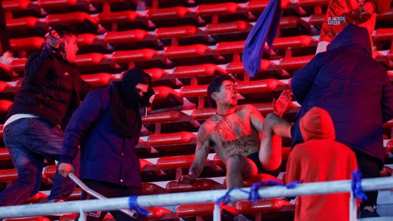 Destrozos, sangre y locura en Independiente