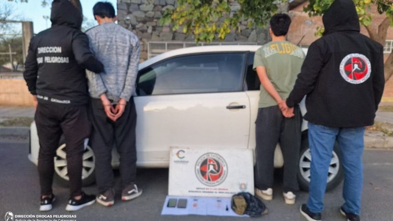 Policías detuvieron a dos sujetos con más de medio kilo de marihuana