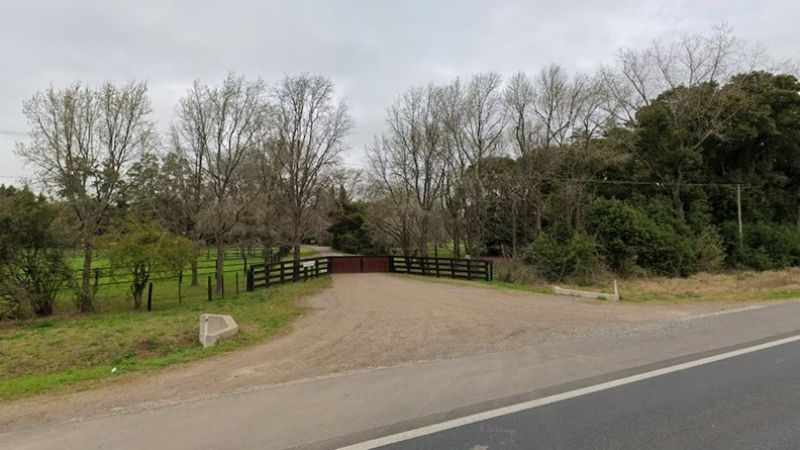 San Antonio de Areco: la mujer habría sido asesinada fuera del auto donde aparecieron los cuerpos