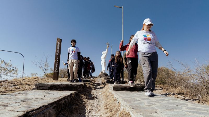 Los Anfitriones del Futuro visitan los atractivos turísticos de la ciudad