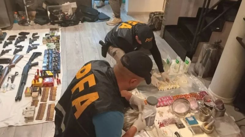 Golpe al narcotráfico: Policía Federal desmantela fábrica de drogas que contaba con un arsenal