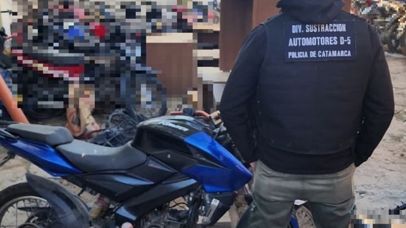 En un allanamiento encuentran una moto robada