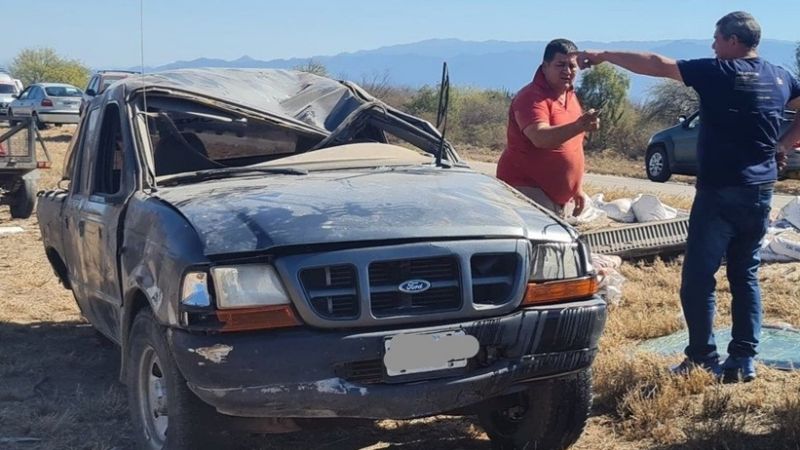 Volcó una camioneta y el conductor resultó con lesiones