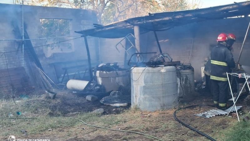 Sofocaron un incendio en una casa