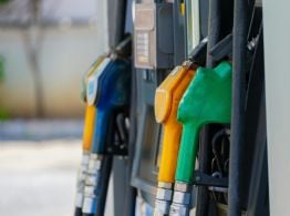 Se actualizará el Impuesto a los Combustibles y el litro de nafta podría superar los $2000