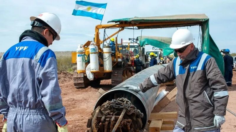 Argentina y España negocian inversión ferroviaria en Vaca Muerta