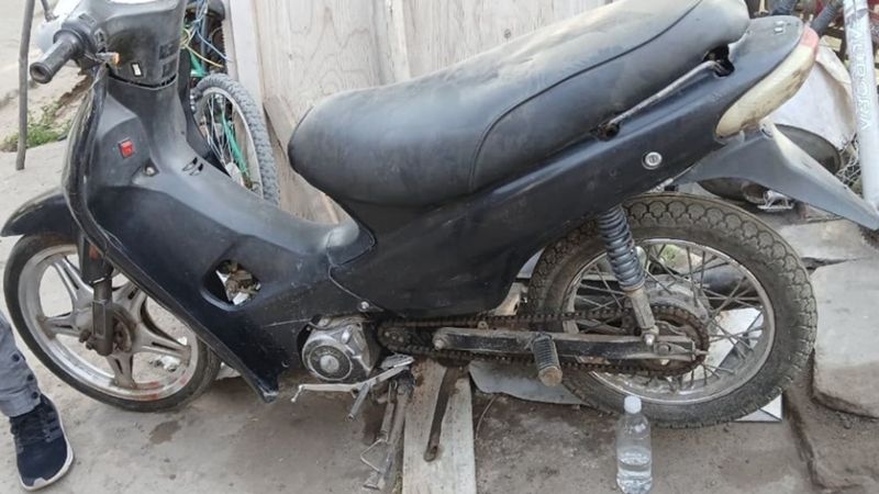 Inspeccionan talleres mecánicos y secuestran una moto