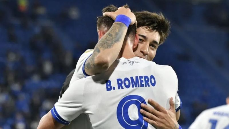 Vélez goleó a Lanús y lidera la Zona B