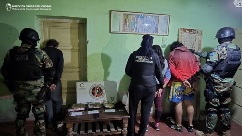 Detienen a tres personas y secuestran más de 2 kilos de marihuana y otros elementos