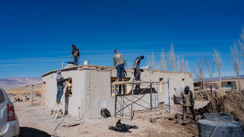 Continúa la contención de los vecinos y reparación de daños en Laguna Blanca