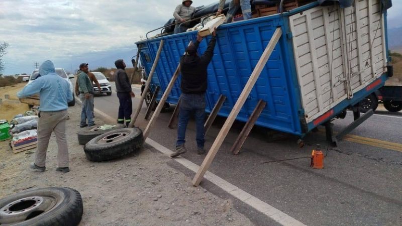Un camión perdió dos ruedas en plena ruta