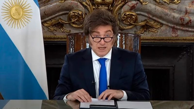 “Feliz Navidad en libertad y abróchense los cinturones”