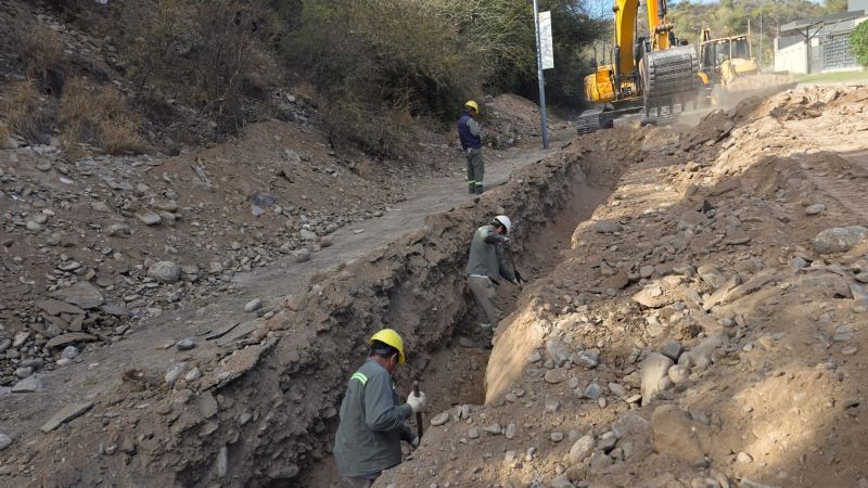Aguas de Catamarca ejecuta renovación de cañería en camino viejo a El Jumeal