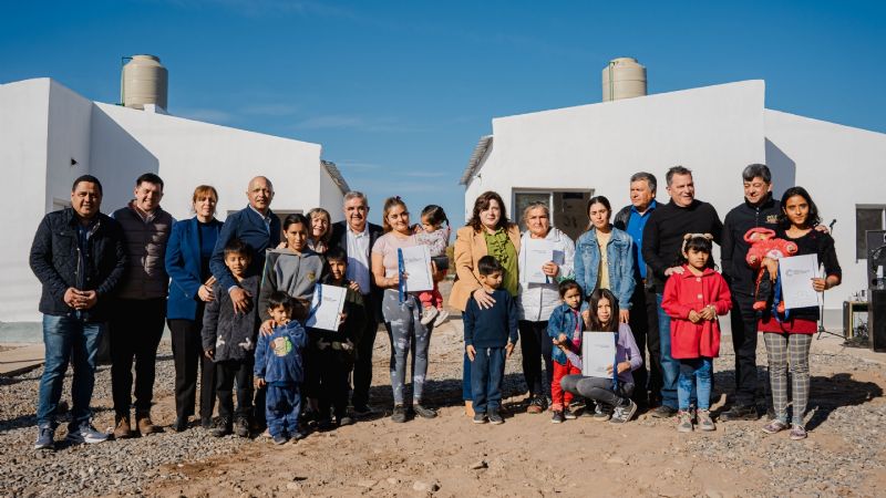 Huillapima: Entregaron viviendas sociales y más familias cuentan con un techo propio