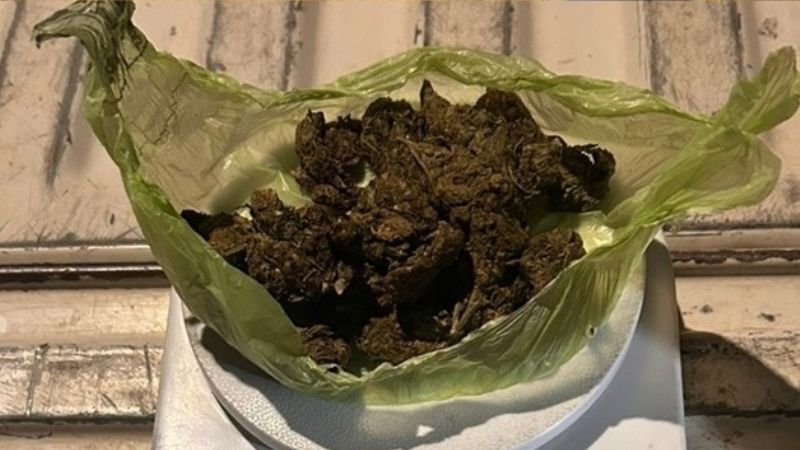Tras alocada persecución secuestran marihuana