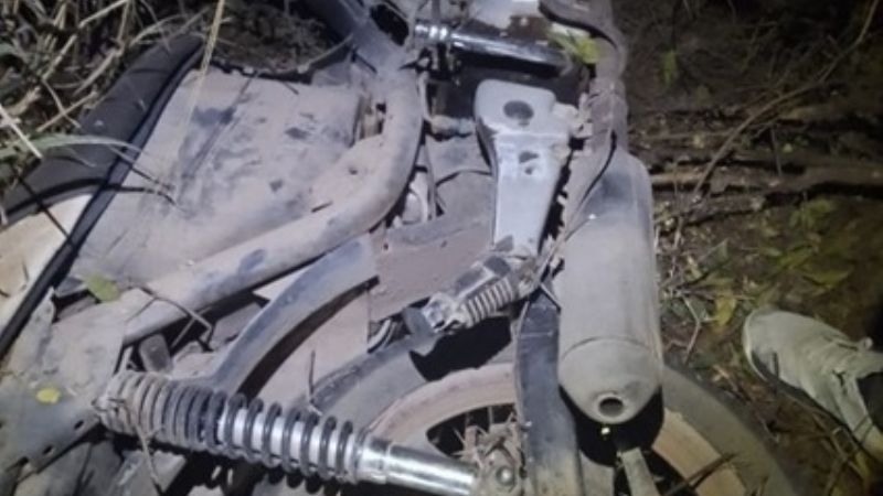 En un descampado ocultaron una moto robada