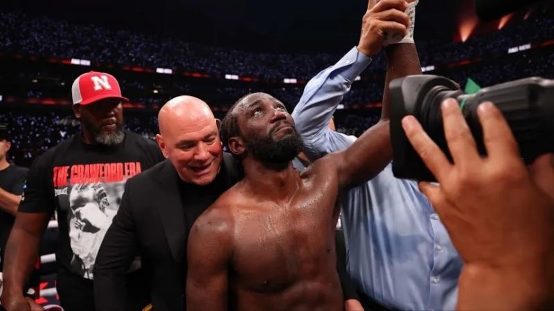 Crawford dejó a Canelo Álvarez sin títulos