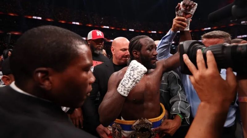 Crawford dejó a Canelo Álvarez sin títulos