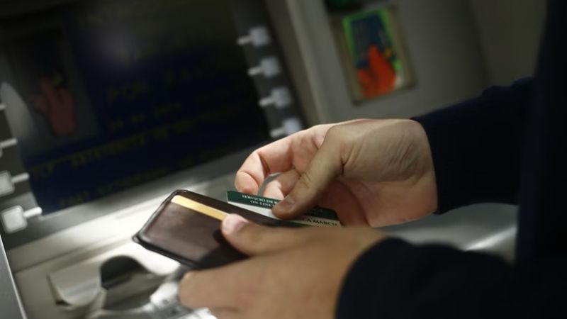 Piden la captura internacional de una maestra jardinera