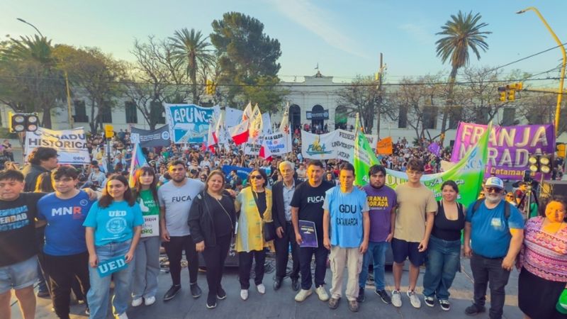 Masiva movilización en defensa de la Salud y la Educación pública