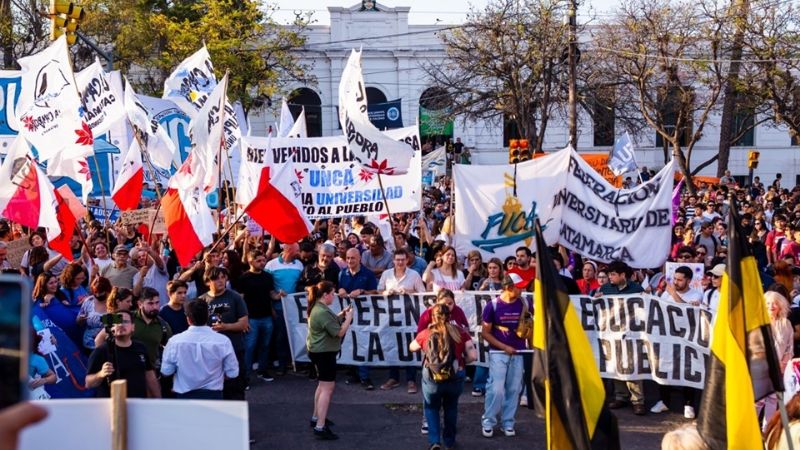 Masiva movilización en defensa de la Salud y la Educación pública