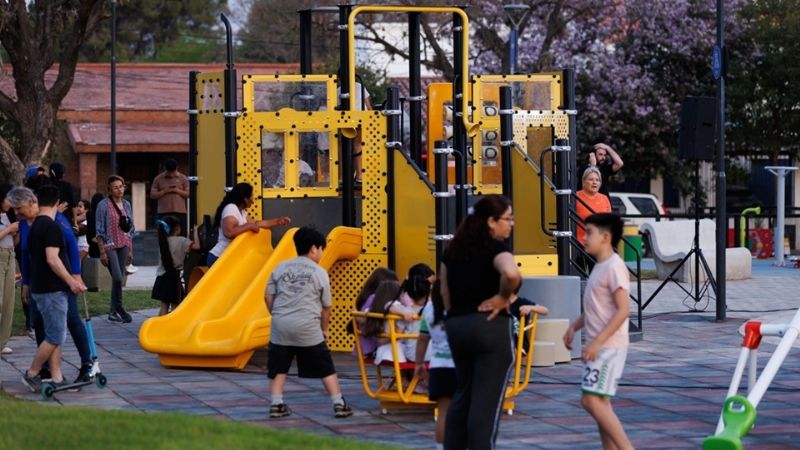 Villa Parque Chacabuco ya tiene su renovada Plaza 1° de Mayo